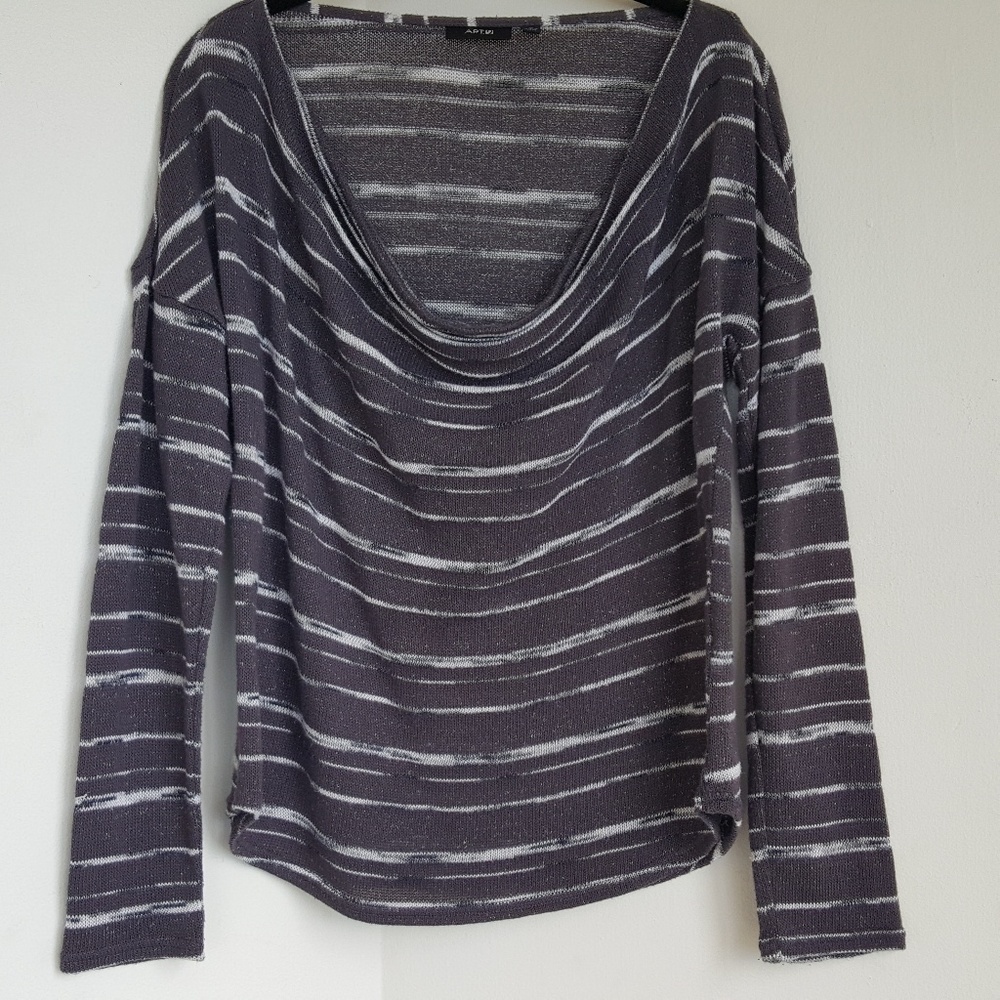 Apt9🌚sweet grey sweater🌚VGUC🌚sz M